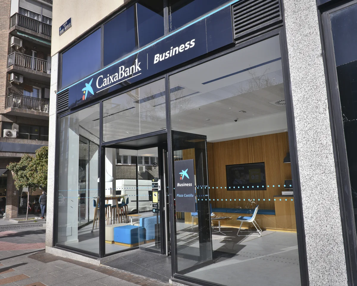 Las pymes españolas se benefician de la nueva cuenta gratuita de CaixaBank en la competencia bancaria