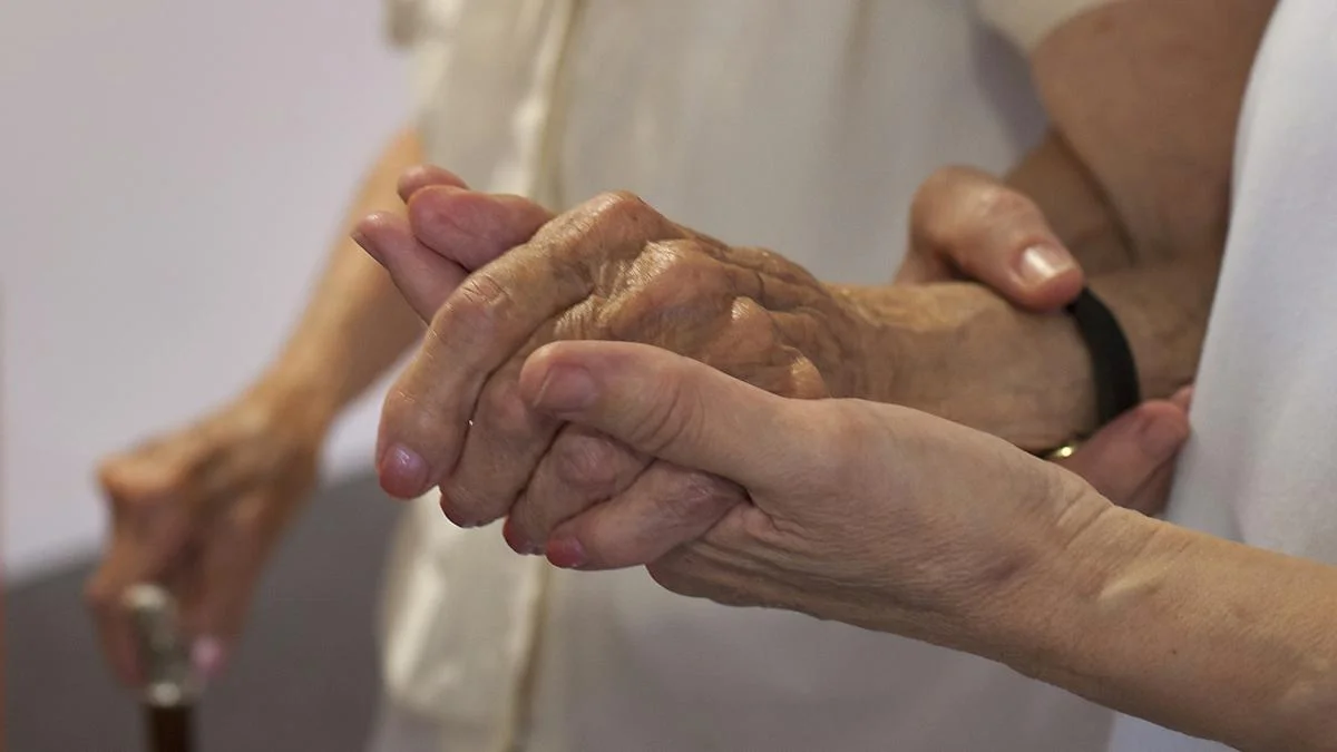 Las residencias para personas con dependencia enfrentan un riesgo crítico por el calor extremo