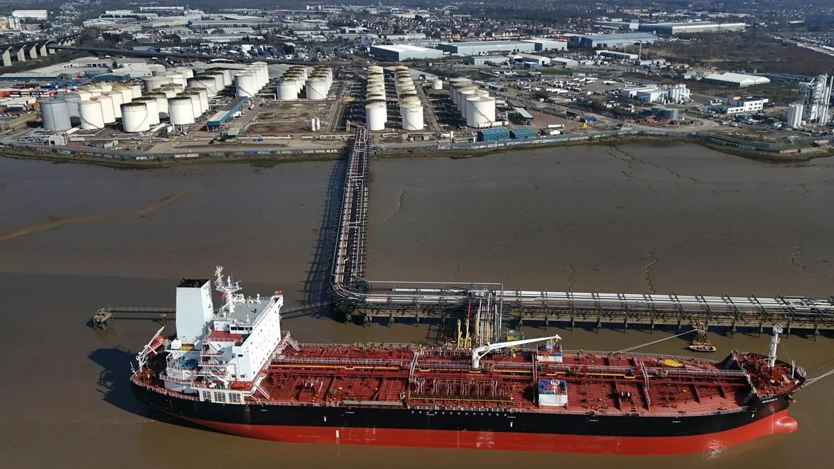 Las tensiones en Oriente Medio amenazan con disparar los precios del combustible en Europa