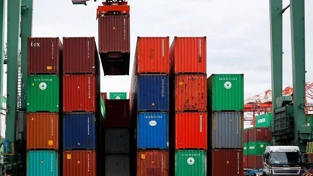 Las ventas al exterior sufren una caída del 0,9% por la crisis con Alemania y la UE