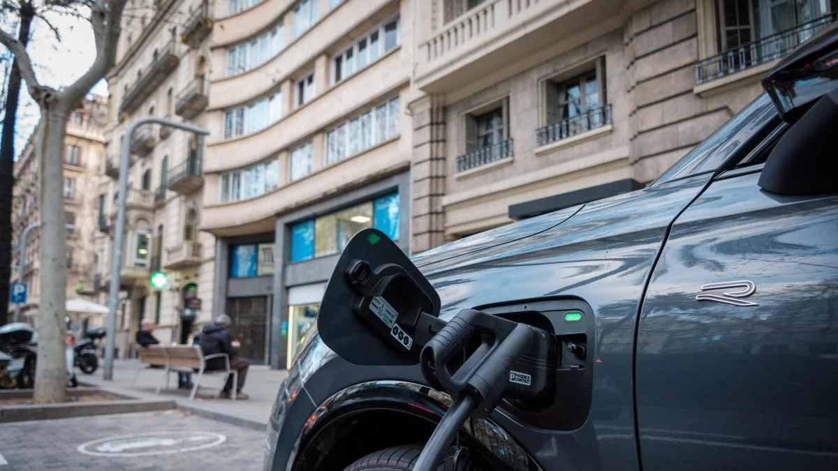 Las ventas de coches electrificados alcanzan el 25% en mayo, un hito para España