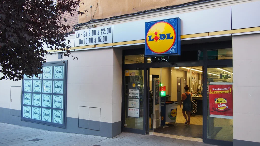 Lidl ofrece un foco solar LED con sensor de movimiento a solo 16,99 euros para exteriores