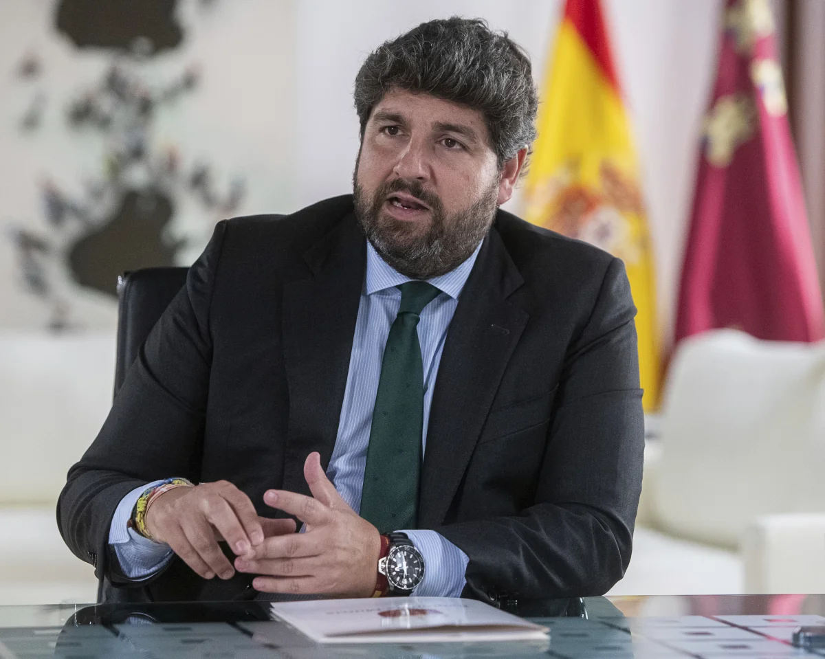 López Miras advierte sobre la posible deflacción del IRPF ante el riesgo de inflación por guerra