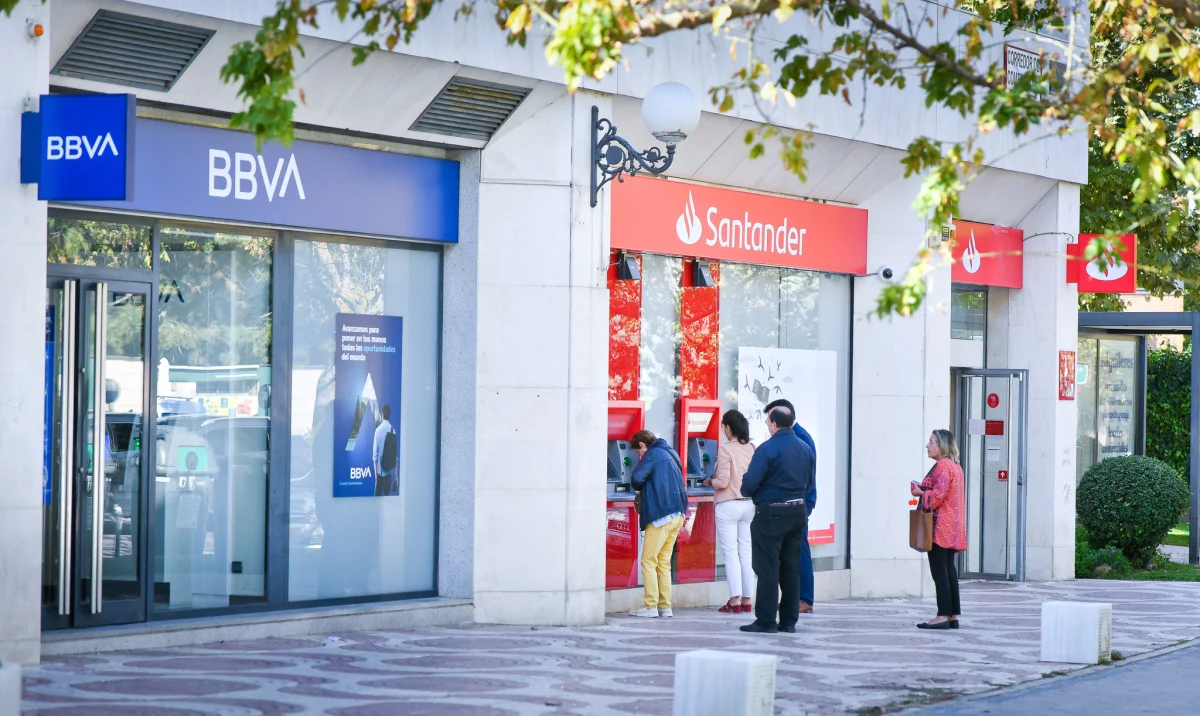 Los ahorradores se benefician: Santander y BBVA elevan depósitos al 2,75%