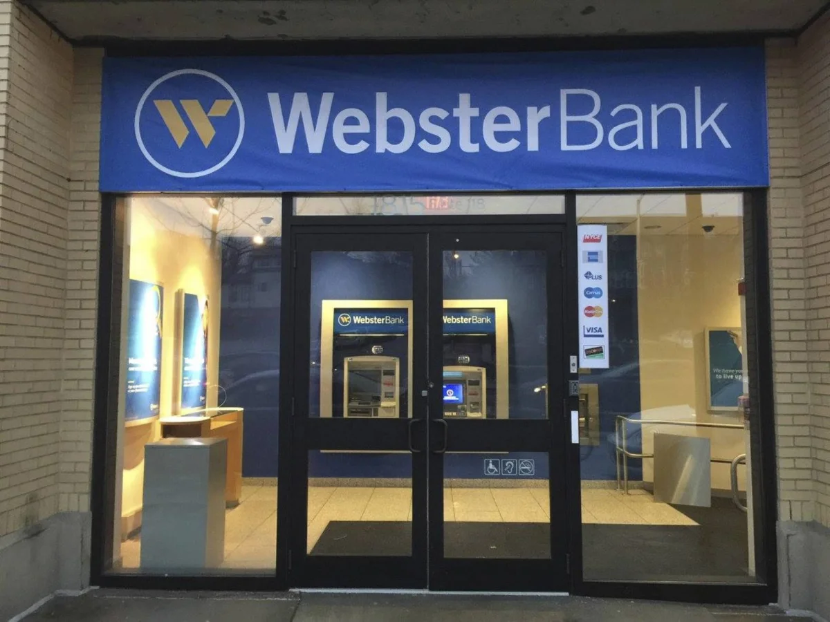 Los analistas dividen opiniones sobre la compra de Webster por Santander: ¿crecimiento o riesgo?