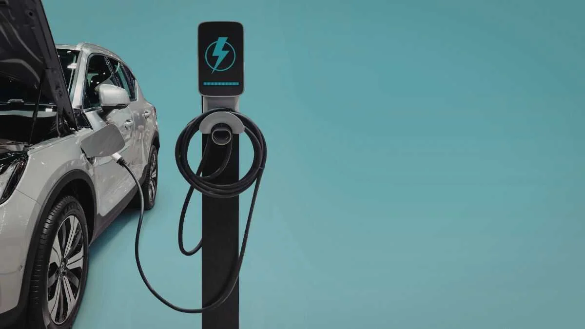 Los autónomos podrán acceder a ayudas para vehículos eléctricos con el Programa Auto+ en 2026.