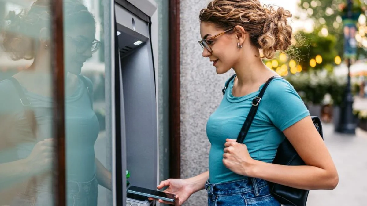 Los bancos ofrecen hasta 1.200 euros en promociones por abrir cuentas corrientes esta semana