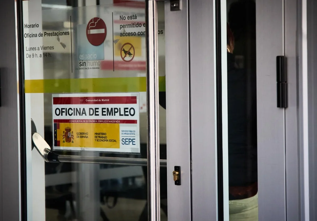 Los beneficiarios del paro en abril recibirán sus pagos entre el 3 y el 12 en varios bancos