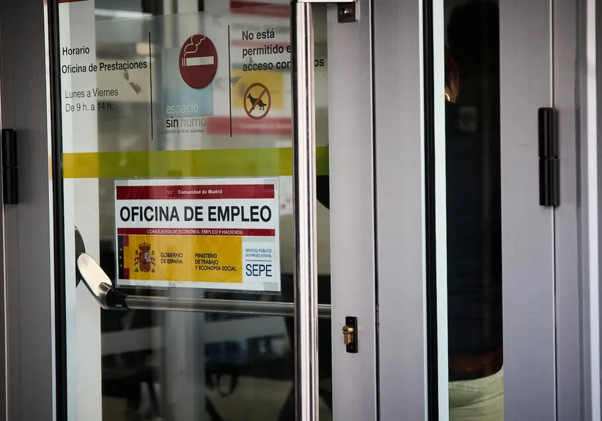 Los beneficiarios del paro en agosto recibirán sus pagos con variaciones según el banco