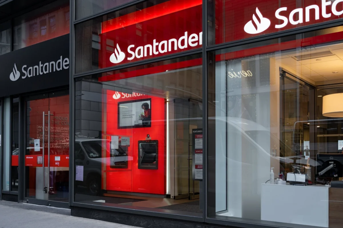 Los clientes de Santander deberán esperar hasta 2027 para resolver el 'caso de los coches