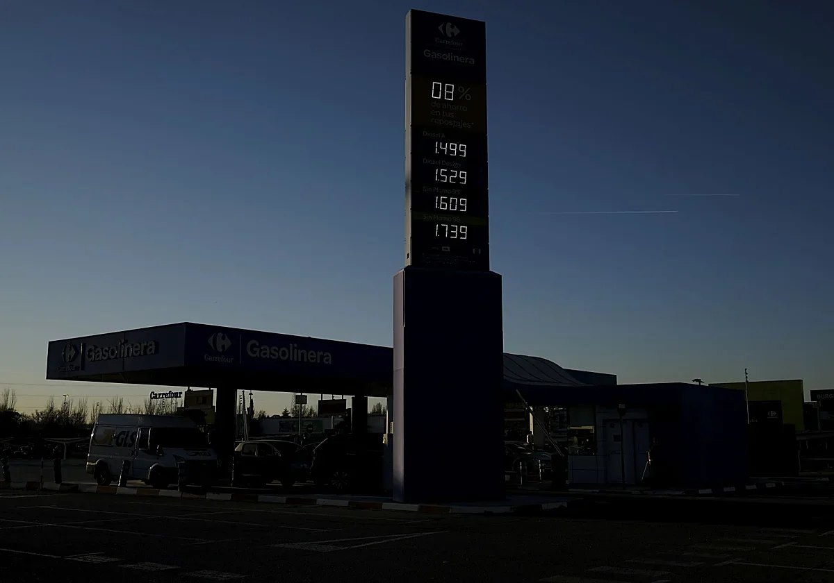 Los consumidores podrían enfrentar un aumento en el precio de la gasolina tras el expediente a Exolum
