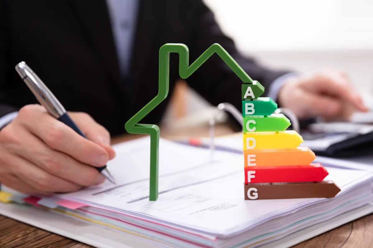 Los contribuyentes ahorrarán hasta 1.000 euros con deducciones fiscales por energía y coche eléctrico