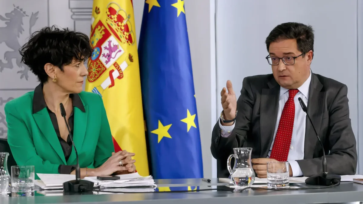 Los empleados del Gobierno superan en seis años la edad media de los del sector privado