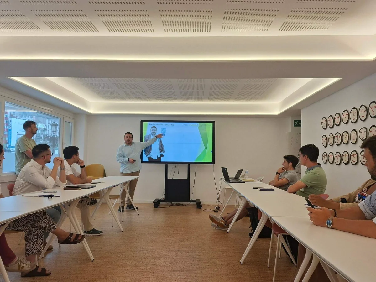 Los emprendedores se preparan para transformar ideas en negocios en el cuarto evento del Viaje del Emprendedor
