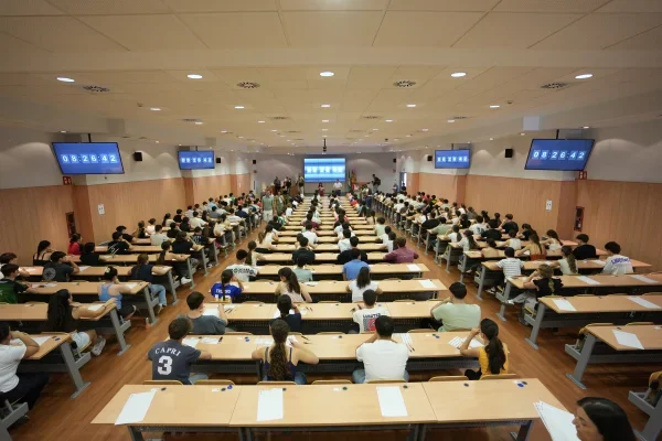 Los estudiantes de PAU 2026 demuestran buenos resultados, pero carecen de educación financiera