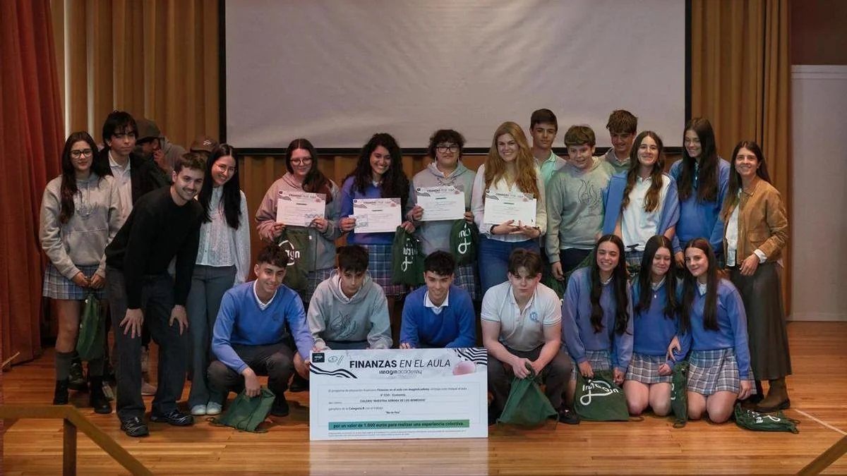Los estudiantes de Santiago aprenden finanzas de la mano de expertos en su colegio