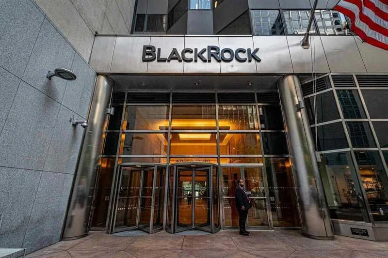 Los ingresos de BlackRock impulsan un repunte del 4,5% en Wall Street