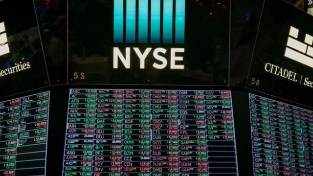 Los inversores se inquietan: Dow Jones y Nasdaq cierran en rojo por datos económicos débiles.