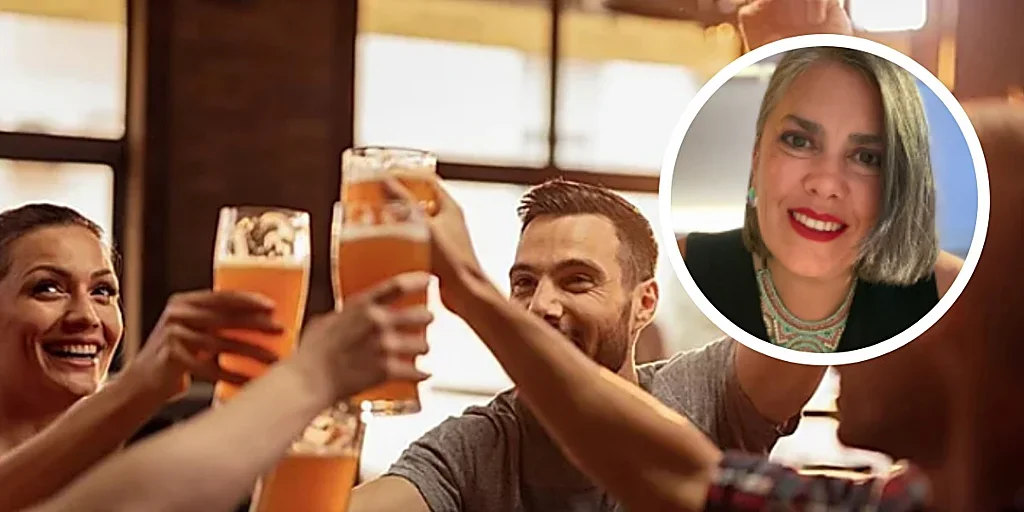 Los jóvenes desperdician 80 euros al mes en gastos innecesarios, advierte experta financiera