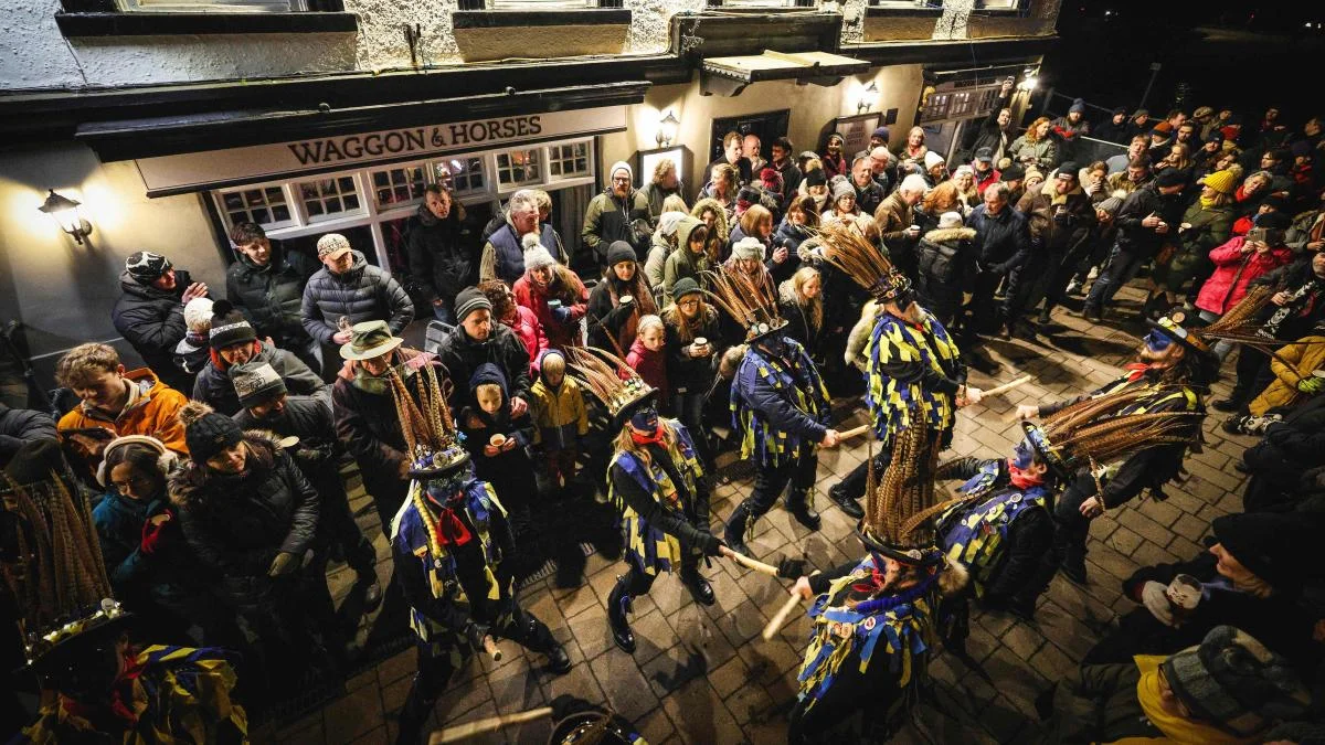 Los laboristas enfrentan rechazo en pubs británicos tras incremento de impuestos