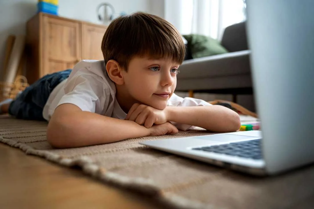 Los niños reclaman a los adultos que prioricen la desconexión digital