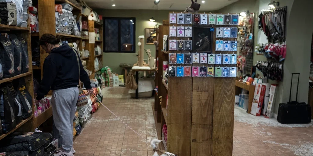 Los productos para mascotas generan un auge en ventas, impactando a los comercios españoles