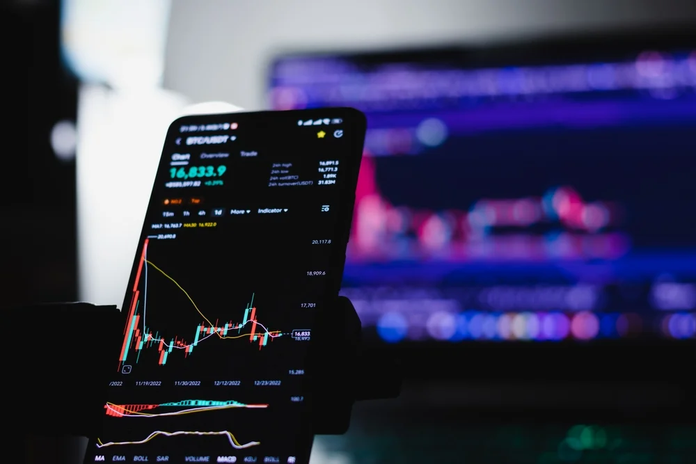 Los riesgos de seguir a influencers financieros: consejos que pueden costar caro