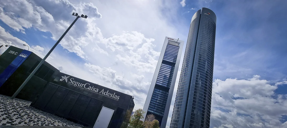 Los seguros de salud se abaratan: Adeslas, Mapfre y Asisa intensifican la competencia