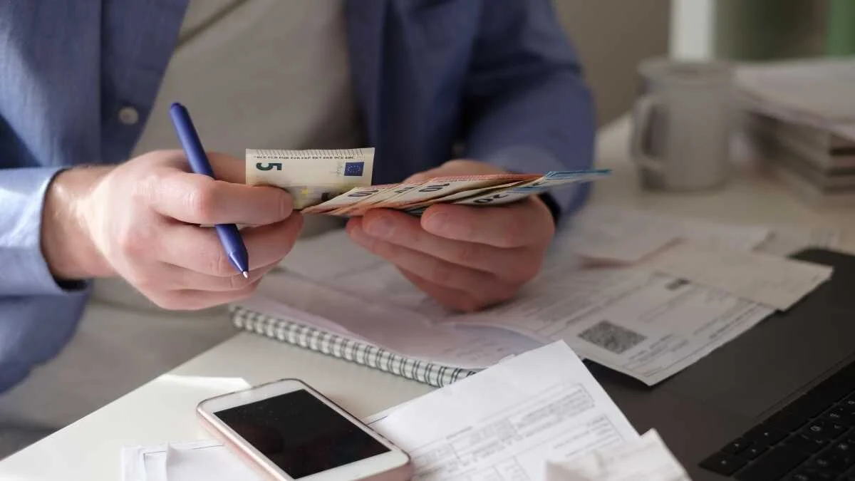 Los trabajadores esperan un alivio: el salario mínimo no subirá más en 2023