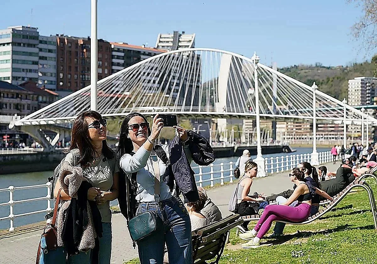 Los turistas en el País Vasco pagarán hasta 10,5 euros diarios por la nueva tasa turística