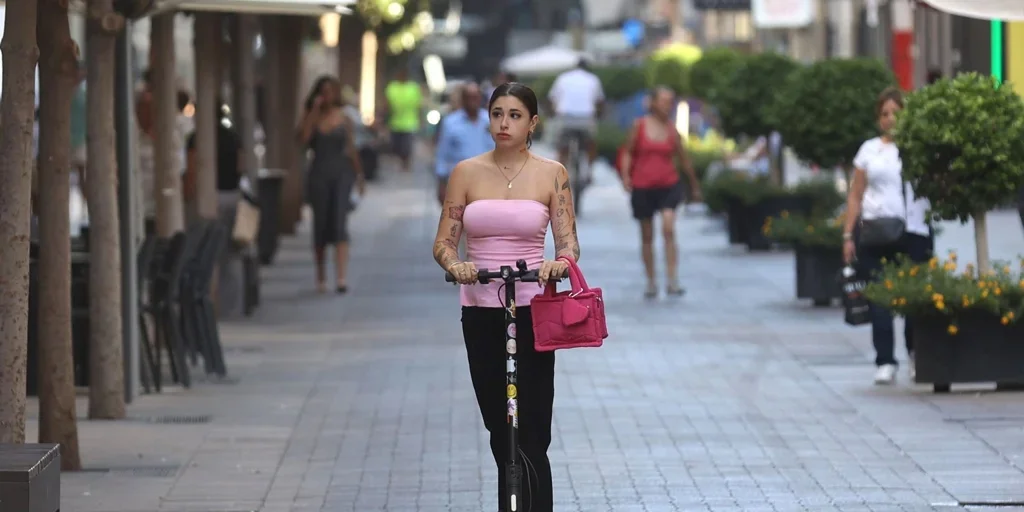 Los usuarios de patinetes enfrentan incertidumbre por la falta de regulación gubernamental