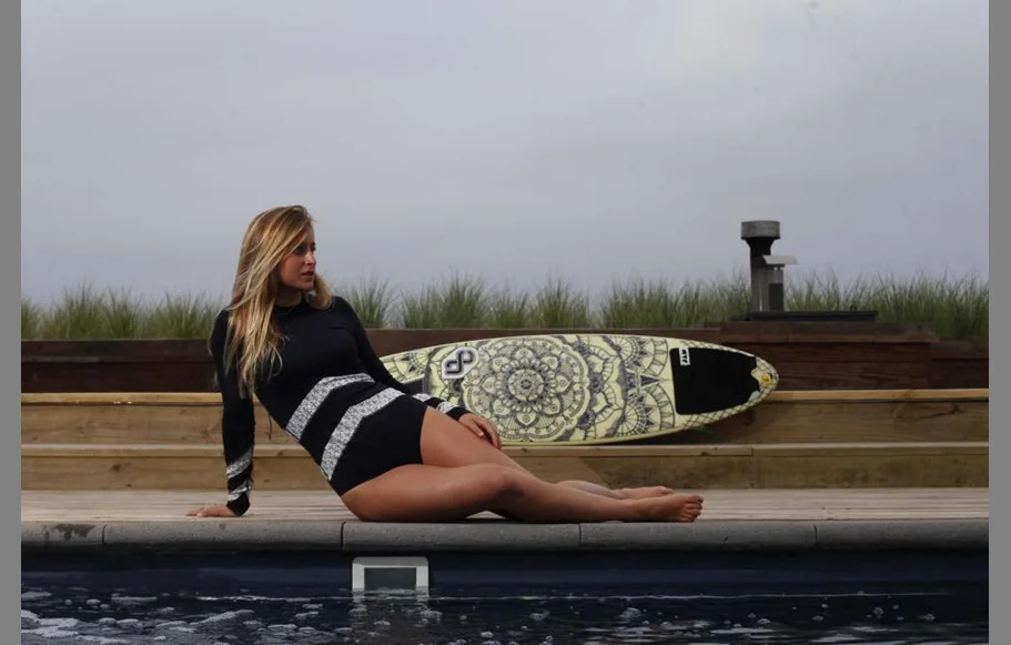 Lucía Martiño, campeona de España de surf, inspira a jóvenes deportistas en Galicia