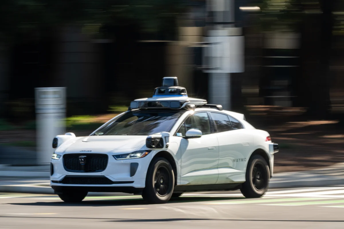 Madrid se convierte en pionera en Europa con el lanzamiento de robotaxis de Uber, Cabify y Bolt