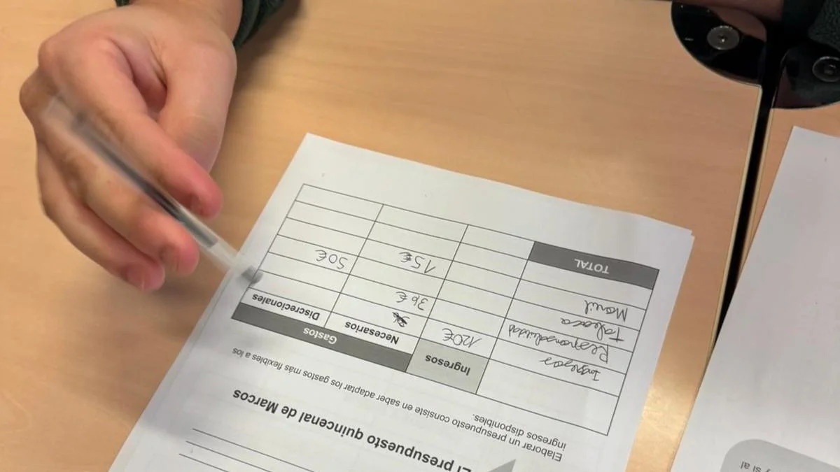 Menores internos mejoran su futuro financiero con educación de la Generalitat