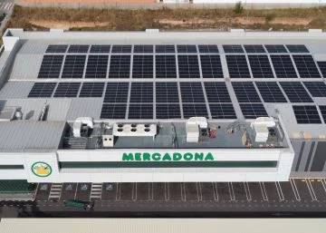 Mercadona destina 400 millones a energía solar, transformando su red de tiendas