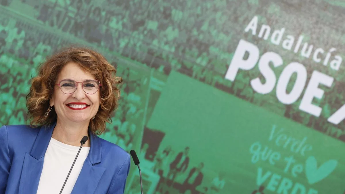 Montero centra su campaña en sanidad y vivienda para contrarrestar a Moreno