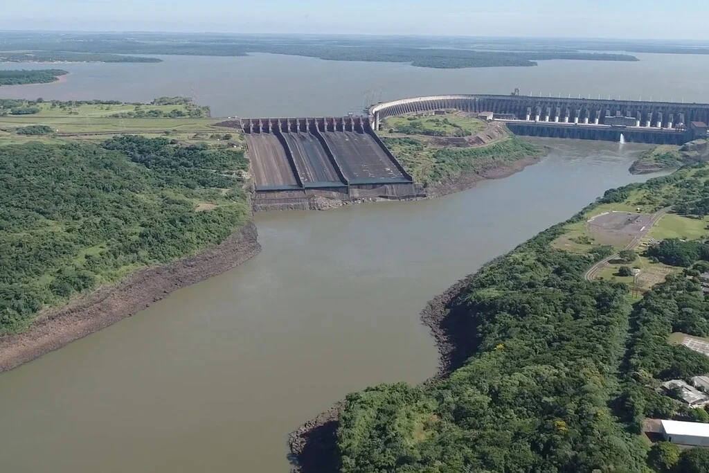Paraguay impulsa la producción agrícola con energía renovable de Itaipú frente a la escasez global de gas