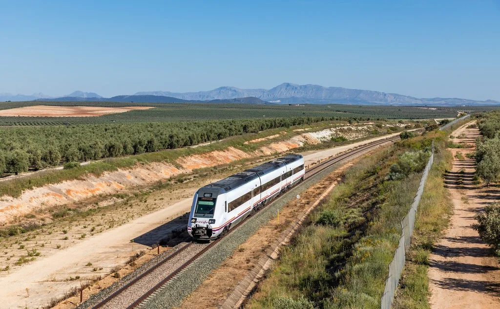 Renfe enfrenta críticas tras vender más billetes que asientos en tren a Extremadura