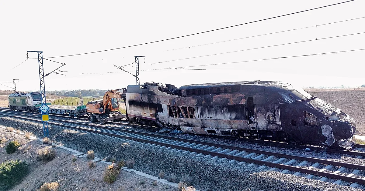 Renfe enfrenta retrasos en la circulación tras incendio de tren en Ricla, Zaragoza