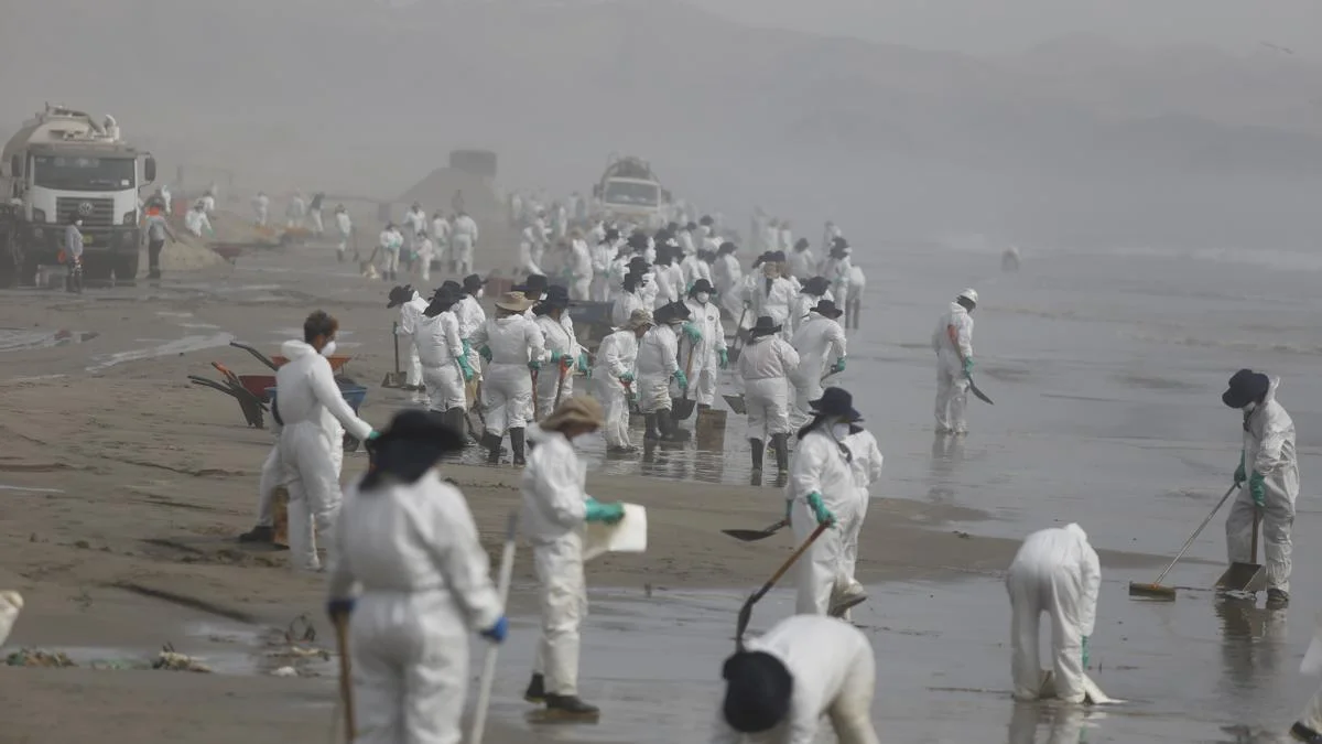 Repsol enfrenta críticas por no restaurar áreas tras el mayor desastre ambiental en Perú