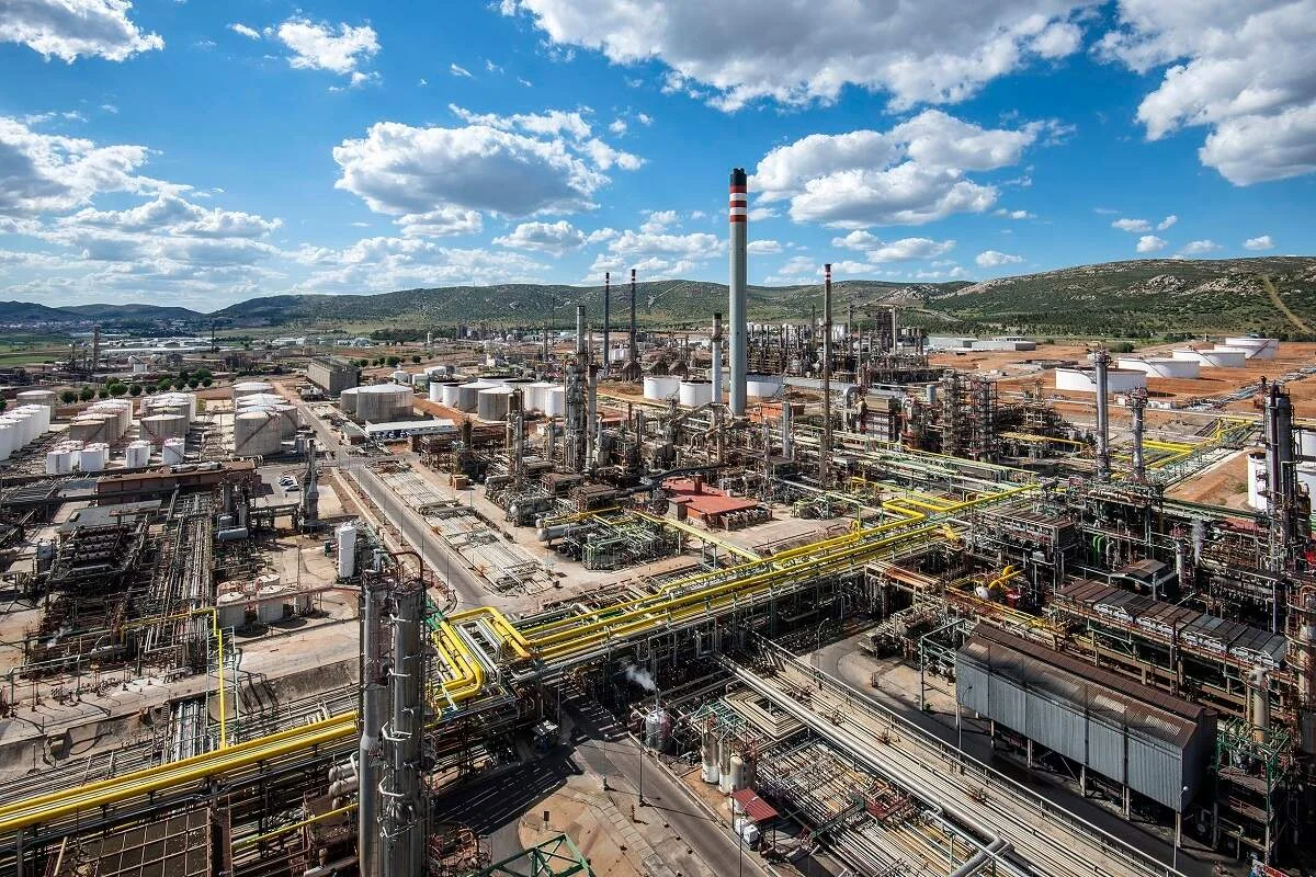 Repsol se posiciona como líder en descarbonización con combustibles renovables en Puertollano