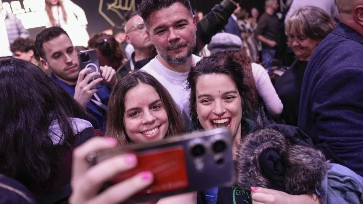 Rufián capta la atención de la izquierda al conectar con la calle y sus preocupaciones