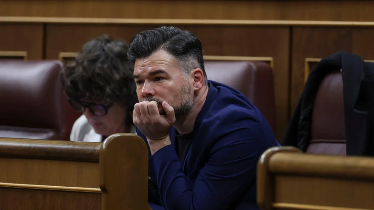 Rufián critica a Sánchez por no reconocer la derrota en Extremadura y su falta de comunicación