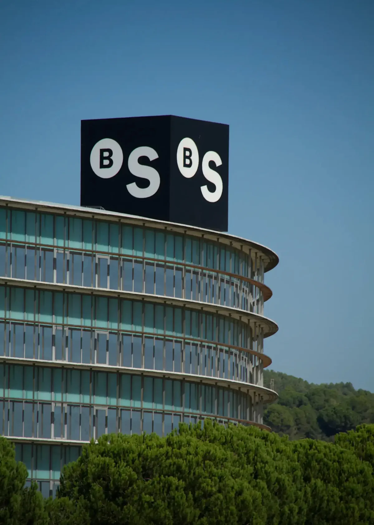 Sabadell asegura estabilidad financiera al mantener beneficios a pesar de la venta de TSB
