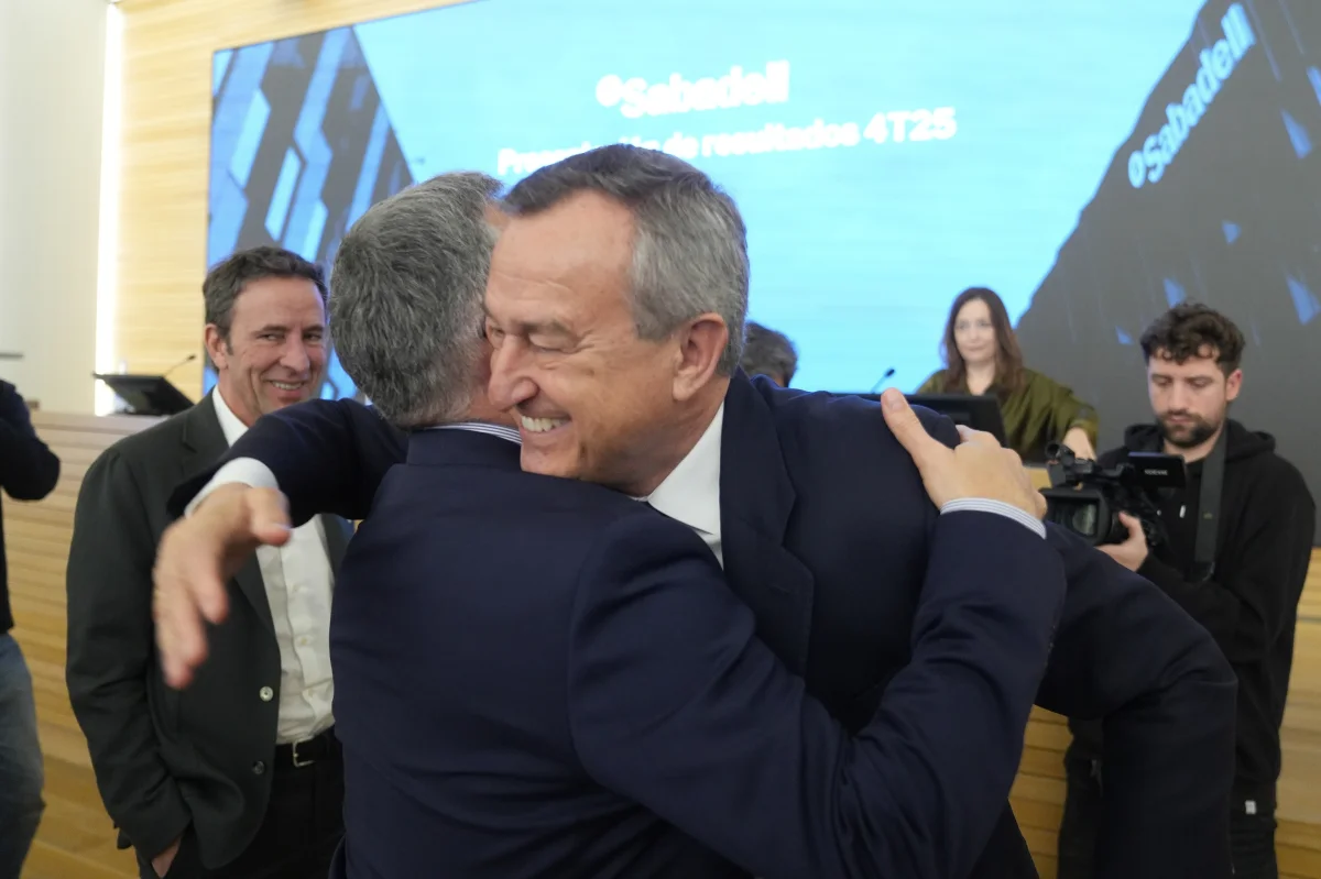 Sabadell enfrenta incertidumbre tras la salida inesperada de González-Bueno, sin planes futuros claros