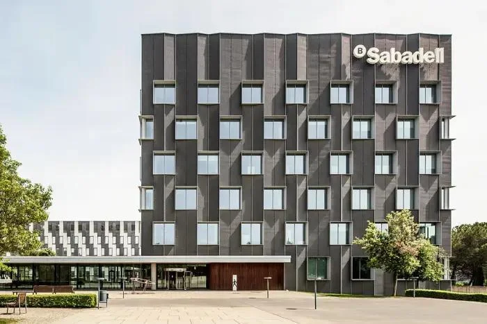 Sabadell se adelanta al futuro: miles de agentes de IA comenzarán a operar en 2027