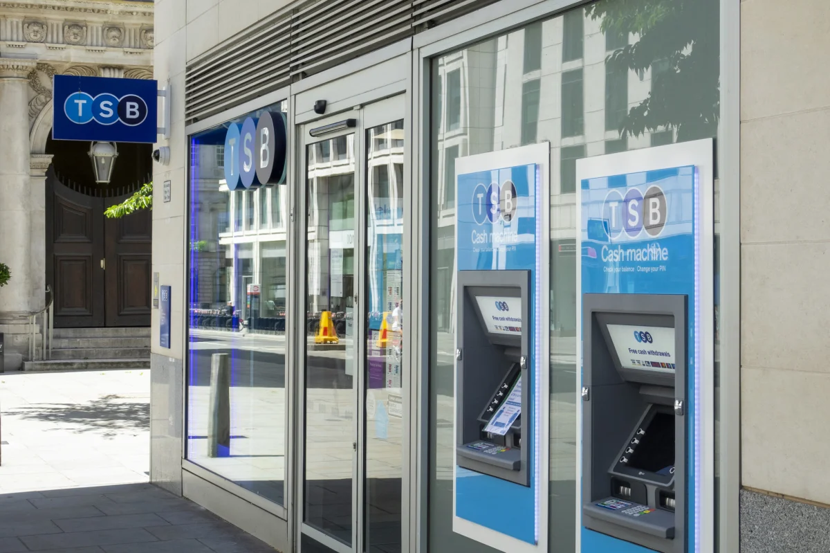 Santander busca evitar conflictos: acelera la integración de TSB antes de Webster