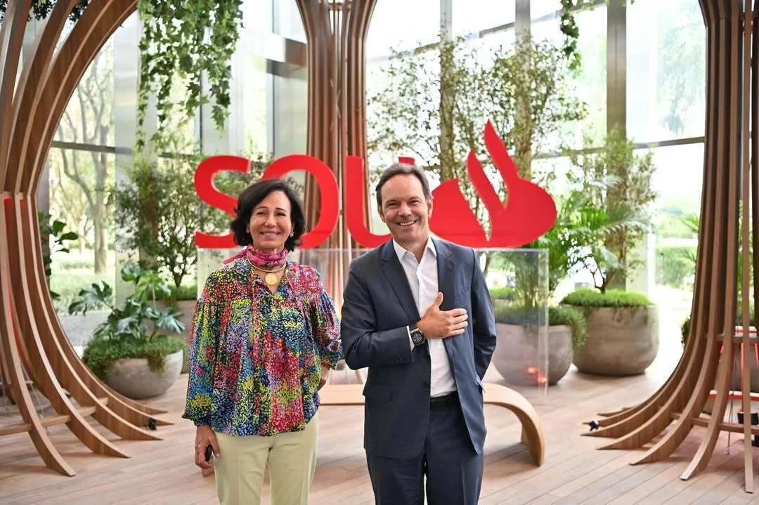 Santander destina 54 millones a la alta dirección de Webster en un contexto de reestructuración