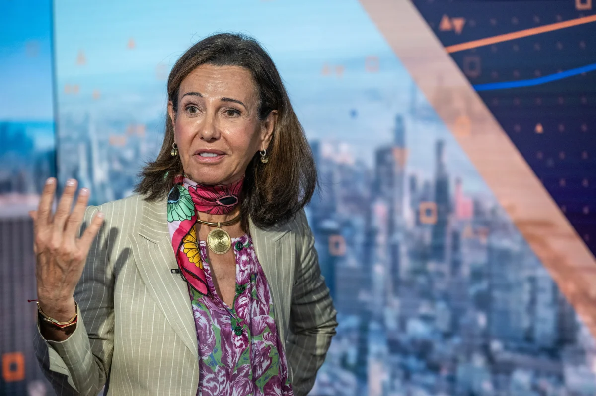 Santander impulsa la simplificación de servicios mientras crece en tamaño y poder