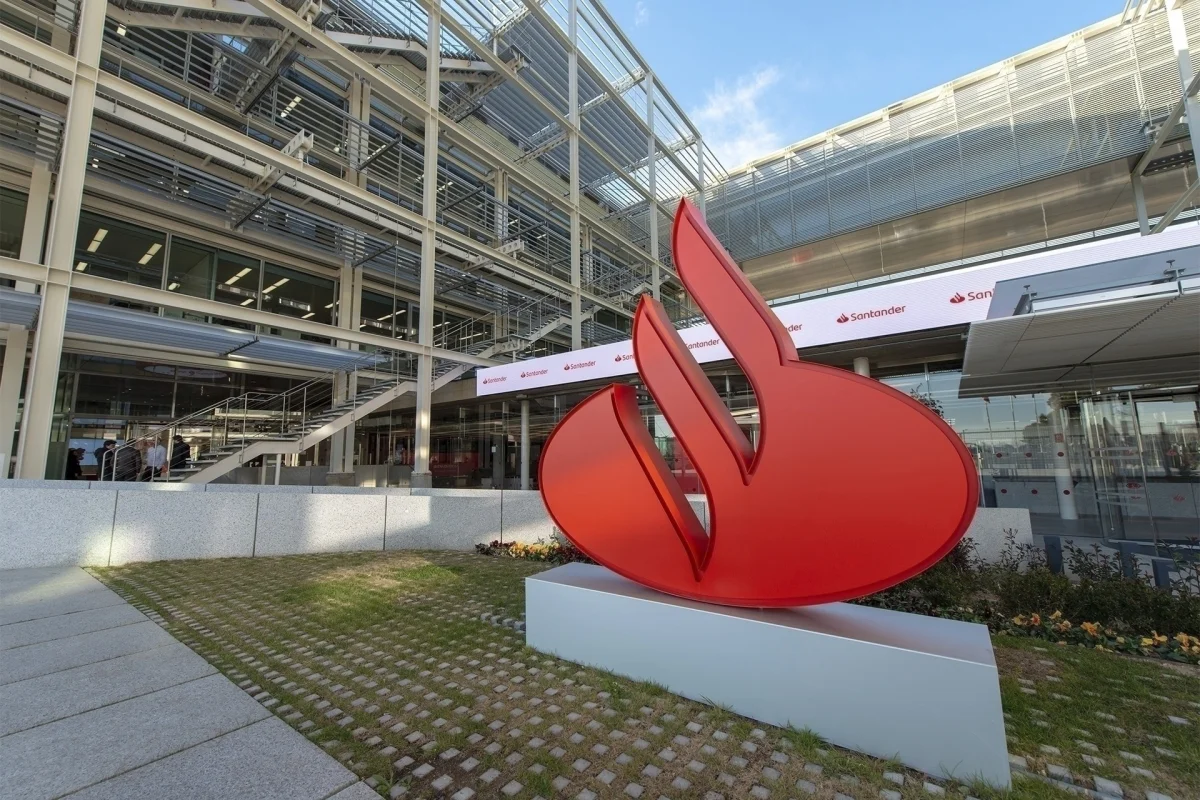 Santander reestructura su liderazgo en EEUU para competir en el mercado financiero global
